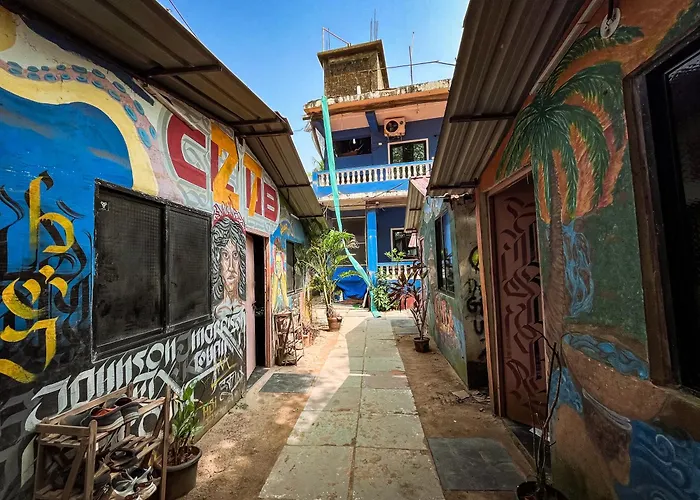 12 Monks - BeachfrontHostel